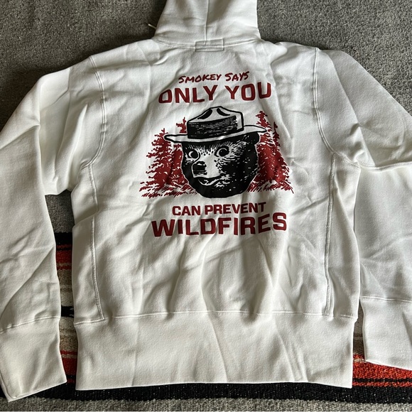 Filson Smokey Bear Sweatshirt - Picture 4 of 16